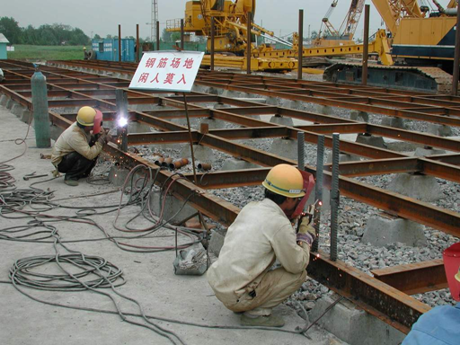 200105南汊桥北锚地下连续墙钢筋笼绑扎胎架和部分大型施工机械设备